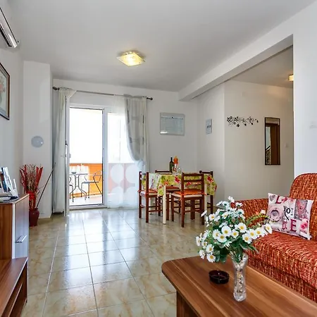 Apartment Tomy 2+2