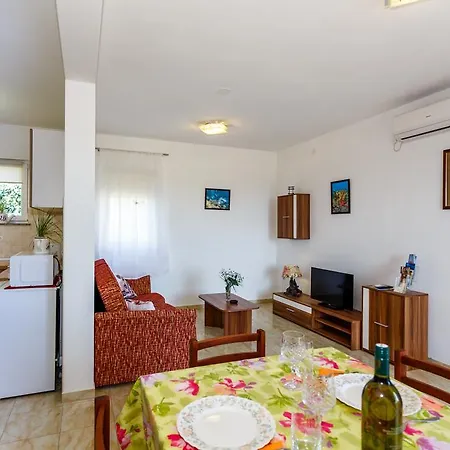 Tomy 2+2 Apartment Krk Town