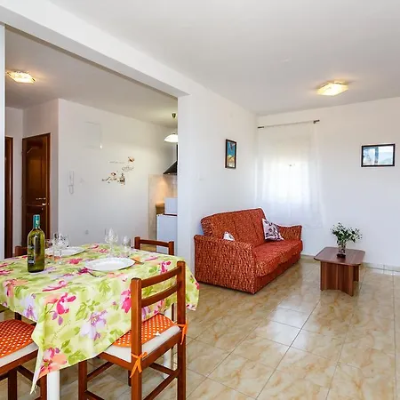 Apartment Tomy 2+2